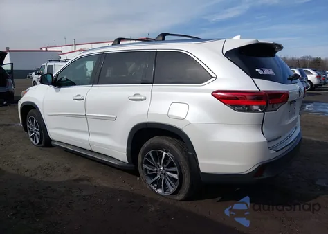 2017 Toyota Highlander Xle z USA, uszkodzony, nr VIN 5TDJZRFH8HS382976
